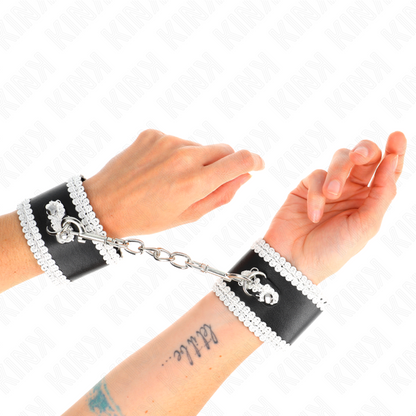 KINK - PULSERA NEGRA CON ENCAJE BLANCO DECORADO AJUSTABLE 20-23 CM X 5,5 CM